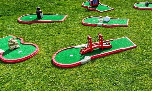 Deluxe-9-Hole-Miniature-Golf-Course-Rental