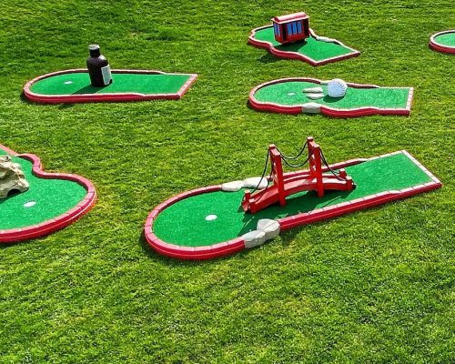 Deluxe-9-Hole-Miniature-Golf-Course-Rental